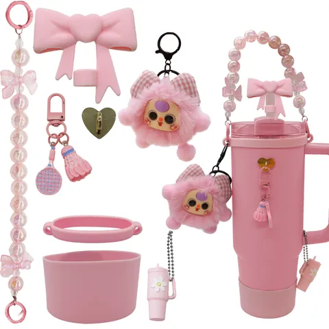 Niedliches Tumbler Zubehör Blumen Perlenkette Strohhalm Abdeckung Plüsch Puppe Anhänger Silikon Schutzstiefel Tassen Charme