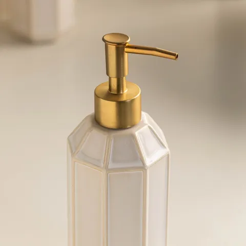 Style d'Hôtel Minimaliste Ceramic-look PVC Decoration Distributeur de Savon Gobelet Plateau en Bois Géométrique Facetté Accessoires de Salle de Bain