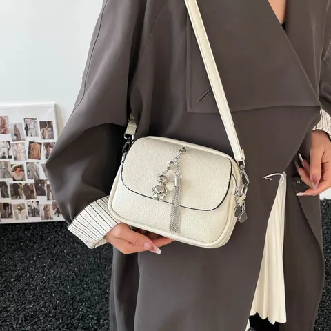 Bolso Bandolera de Cuero PU para Mujer Vintage Casual Commuter Messenger Bag con Borla y Colgante de Oso Pequeño Bolso de Hombro Cuadrado