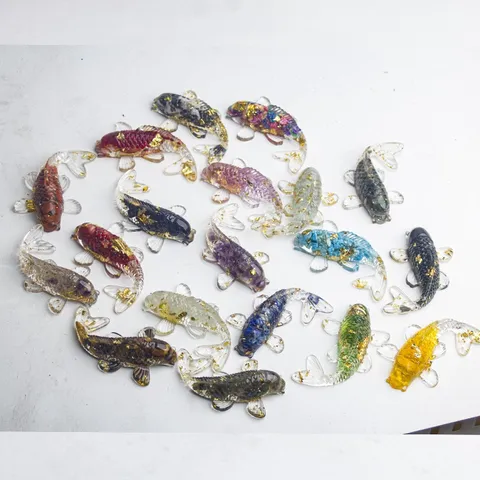 Natural Crystal Crushed Stone Koi Fish Resin Figurine Lucky Gold Foil Inlaid Tabletop Decor Car Dashboard Ornament Small Gift
