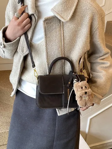 Bolso Cuadrado Pequeño Retro de Cuero PU para Mujer Moda Casual Bolso de Hombro con Colgante Bolso de Otoño Invierno