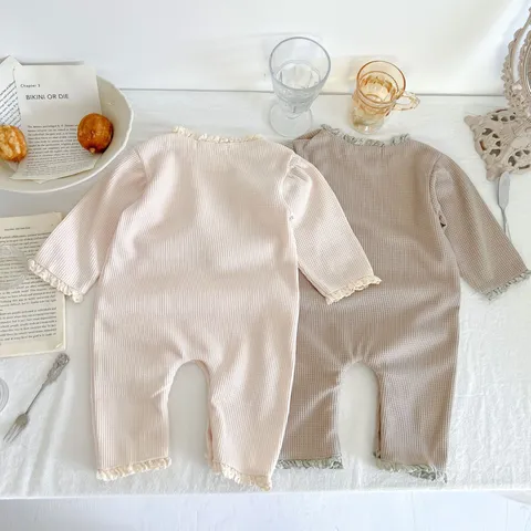 Bebé Mameluco de Tejido de Gofre Manga Larga Cuello Redondo Volante de Encaje Jumpsuit Estilo Coreano Body de Algodón Para Recién Nacidos