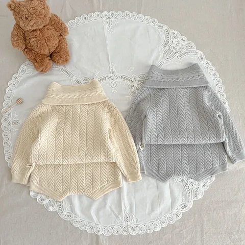 Neonato Bambino Unisex Cardigan in Maglia di Cotone Shorts Sciarpa Set di Tre Pezzi Autunno Inverno Abbigliamento Caldo Casual Quotidiano Vestito Neonato