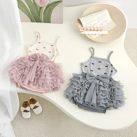 Babykleidung