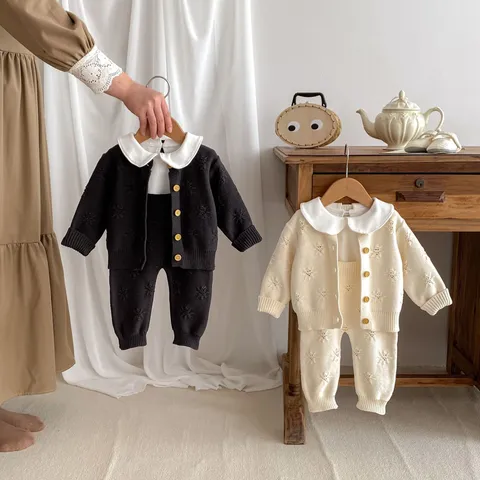 Ensemble Cardigan Tricoté pour Bébé Garçon Fille Couleur Unie Motif Floral Cardigan et Pantalon à Bretelles Tenue de Printemps