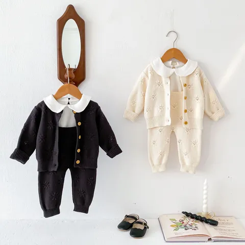 Ensemble Cardigan Tricoté pour Bébé Garçon Fille Couleur Unie Motif Floral Cardigan et Pantalon à Bretelles Tenue de Printemps