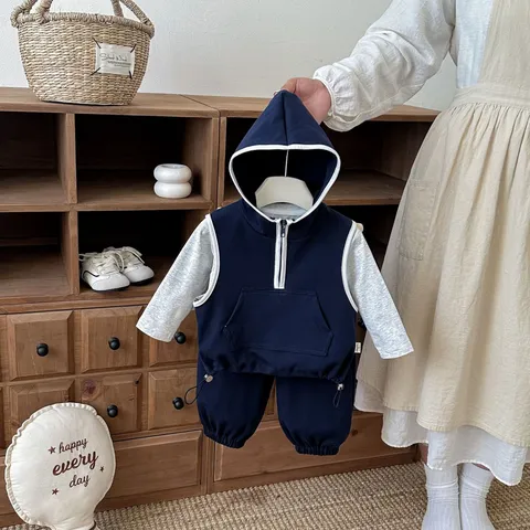 Kinder Frühling Herbst Kapuzenweste Langarm T-Shirt Hose Dreiteiliges Set Koreanischer Stil Lässiges Sportoutfit Babyleidung