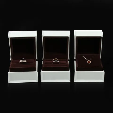 Europäischer Stil Weißer Klavierlack Schmuckkästchen Luxus Samtfutter Ring Ohrring Halskette Aufbewahrungsbox Geschenkverpackung