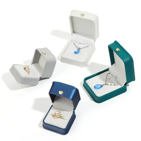 Eleganter PU Leder Schmuckkasten Krone Metallschnalle Abgerundete Ecken Ringe Anhänger Halskette Armband Aufbewahrung Geschenkbox Verpackung