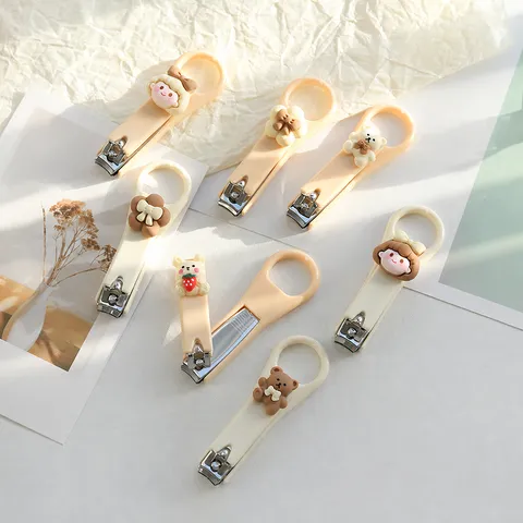 Coupe-Ongles Pliable Mignon Dessin Animé Couleur Crème Outil de Manucure Anti-Éclaboussures Portable Avec Figurine Résine 3D Plastique Acier Inoxydable