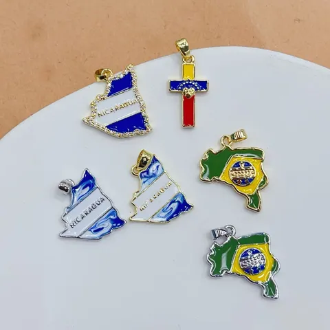 Ciondolo a Mappa in Rame Placcato Oro con Zirconia e Smalto per Donna Accessori di Gioielleria Nicaragua Brasile Mappa Bandiera Croce Cuore Ciondoli per Fai da Te