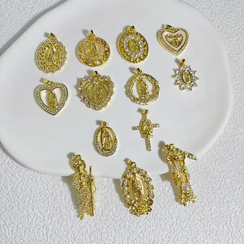 Piondoli Madonna in Rame Placcato Oro con Strass Ciondoli Religiosi Fai-da-te per Collane Bracciali Croce Cuore Accessori per Gioielli