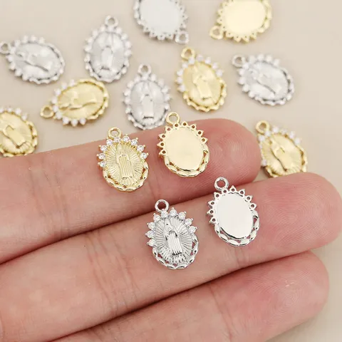 Ciondolo Ritratto in Rame Zirconia Minimalista Ciondolo Ovale Vergine Maria Per Creazione Gioielli DIY Accessorio Moda Versatile