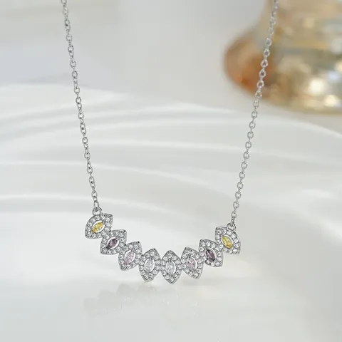 Charming Copper Electroplated Devil Eye Pendant Necklace Chic Rhinestone Cluster Clavicle Chain Temperament Lightweight Neck Jewelry For Women Everyday Wear Gift