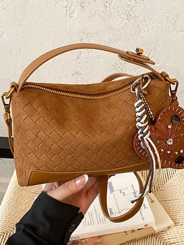 Sac Bandoulière Tissé en Cuir PU pour Femme Sac à Main Vintage Rétro avec Pendentif Cœur