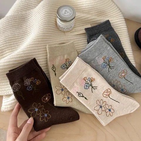 Vintage Palace Style Relief Floral Embossed Women Socks Retro Dark Texture Combed Cotton Crew Socks Casual Daily Footwear