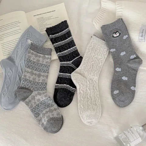 Women Vintage Cotton Mid-Calf Socks Retro Fair Isle Love Heart Stripe Pattern Comfortable Daily Casual Socks