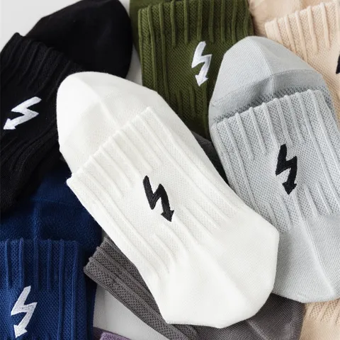 Amerikanischer Preppy-Stil Cityboy Wadenlange Baumwollsocken Bestickt Blitz-Pfeil Gerippte Sportliche Freizeit-Streetwear-Socken für Herren Damen