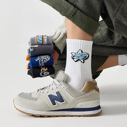 Herren Baumwollmischung Wadenlange Socken Atmungsaktiv Schweißabsorbierend Sport Lässig Trendig Buchstaben Bestickte Socken Für Basketball Tägliche Kleidung