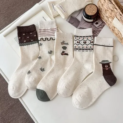 Damen Herbst Winter Retro Wadenlange Socken Gekämmte Baumwolle Süß Cartoon Blumen Casual Modische Strumpfwaren