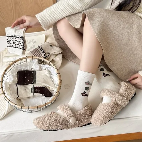 Damen Herbst Winter Retro Wadenlange Socken Gekämmte Baumwolle Süß Cartoon Blumen Casual Modische Strumpfwaren