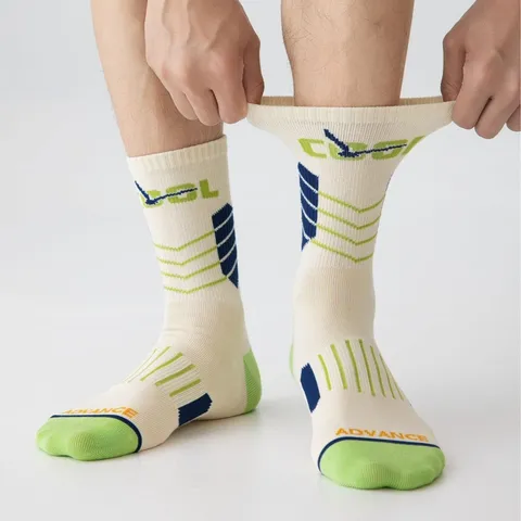 Herren Mittlere Wadenlänge Sport Baumwollsocken Komfort Nahtlos Atmungsaktiv Laufsocken Für Teenager Trend Geometrisch Gestreift Buchstaben Muster Socken