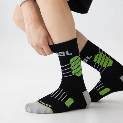 Herren Mittlere Wadenlänge Sport Baumwollsocken Komfort Nahtlos Atmungsaktiv Laufsocken Für Teenager Trend Geometrisch Gestreift Buchstaben Muster Socken