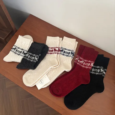Vintage Christmas Elk Snowflake Wool Socks For Women Thermal Winter Crew Socks Warm Festive Knit Slouch Socks Retro Gifts