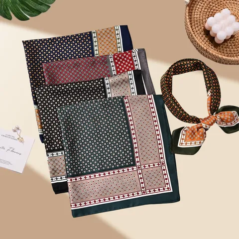 Vrouwen Mode Geometrische Print Satijn Vierkante Sjaal Veelzijdig Dagelijkse Hoofdsjaal Lichte Decoratieve Halsbekleding