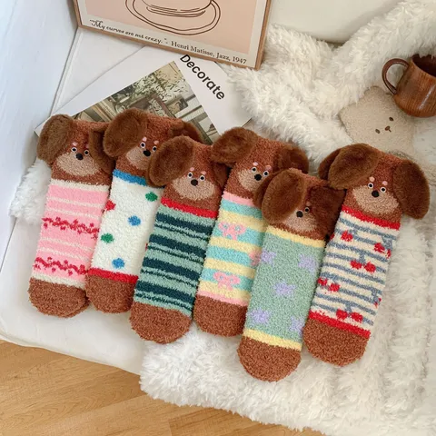 Damen Winter Verdickt Korallenfleece Crew Socken Süße Cartoon Dackel 3D Große Ohren Schlaf Boden Socken Warm Plüsch Socken
