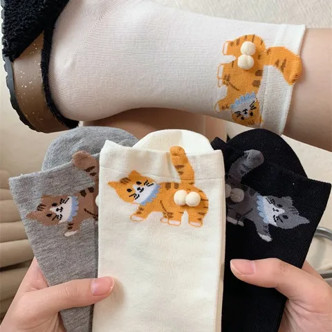 Women Cute 3D Cat Pom-Pom Crew Socks Cotton Blend Cartoon Casual Socks Fun Novelty Animal Breathable Sweat Absorbent Daily Hosiery
