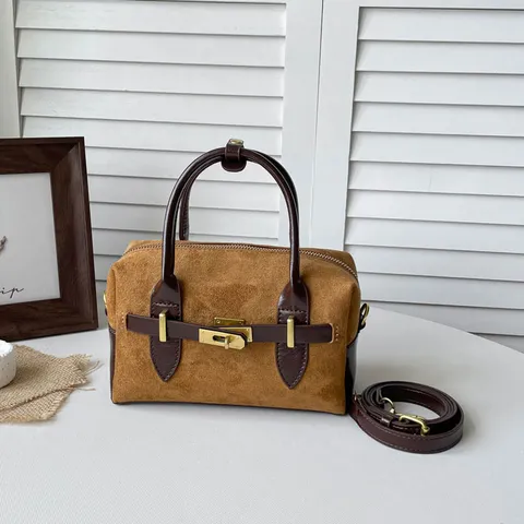 Vintage Maillard Wildleder Boston Tasche Für Damen Wildleder Handtasche Leichte Umhängetasche Mit Metallverschluss Und Perlenanhänger