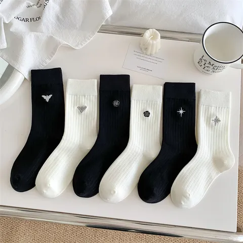 Women's Ins Style Embroidered Mid-Calf Socks Cotton Blend Bee Flower Star Pattern Chic Trendy Breathable Crew Socks For Daily Wear