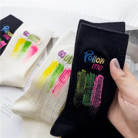 Dames Casual Katoen Kuitkousen Japans Stijl Geborduurde Letters Verfspatten Ontwerp Comfortabele Dagelijkse Kousen