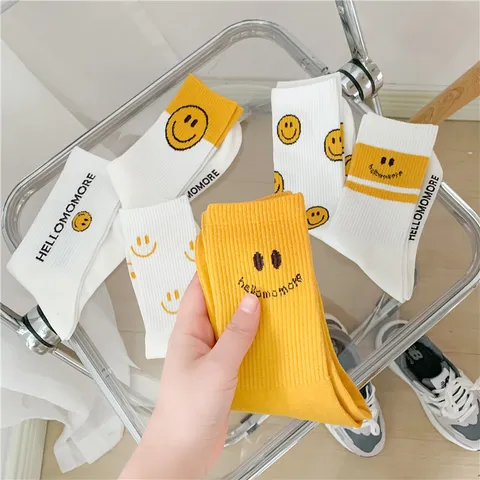 Chaussettes Mi-Mollet en Coton pour Femmes Visage Souriant Jaune Imprimé Lettres Tendance Chaussettes Décontractées pour Filles Quotidien