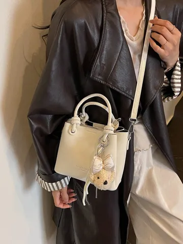 Bolso Bombonera de Estilo Coreano para Mujer de Cuero PU Moda Versátil Bolso de Hombro con Colgante de Peluche Bolso de Viaje Casual Suave