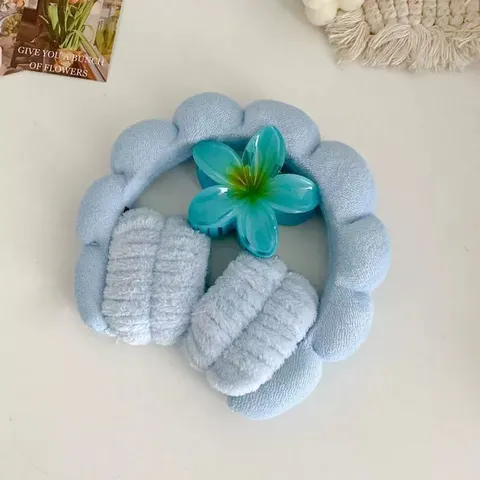 Juego de Diadema de Esponja de Franela Pinza de Pelo y Muñequeras Tela de Burbujas Cinta de Pelo de Nube Flor de Plumeria para Mujeres Lavado de Cara Spa Maquillaje