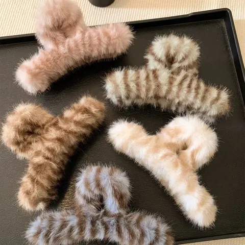 Plush Leopard Striped Hair Claw Clip Large Fluffy Shark Clip Fashion Autumn Winter Headwear Hair Accessories For Thick Hair Women