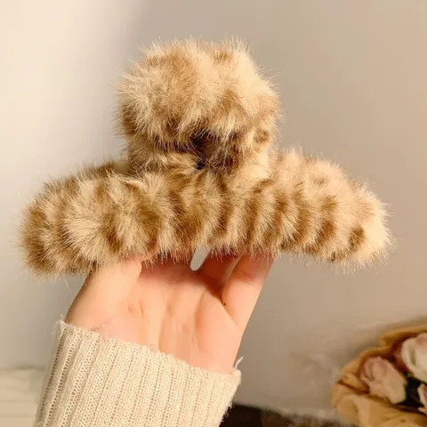 Plush Leopard Striped Hair Claw Clip Large Fluffy Shark Clip Fashion Autumn Winter Headwear Hair Accessories For Thick Hair Women