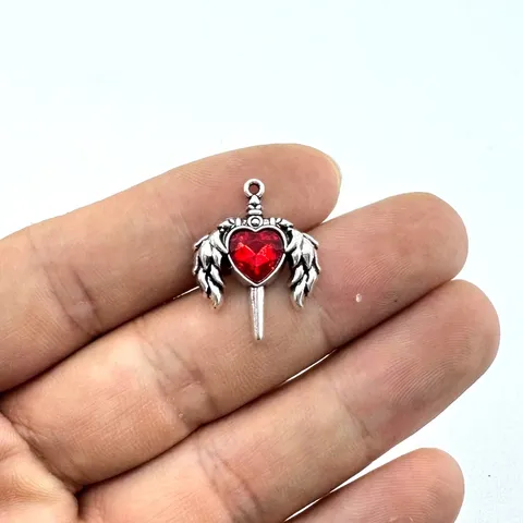 Gothic Dark Aesthetic Herz Flügel Schwert Anhänger Zinklegierung Strass Charms Für DIY Schmuckherstellung Halsketten Ohrringe Zubehör