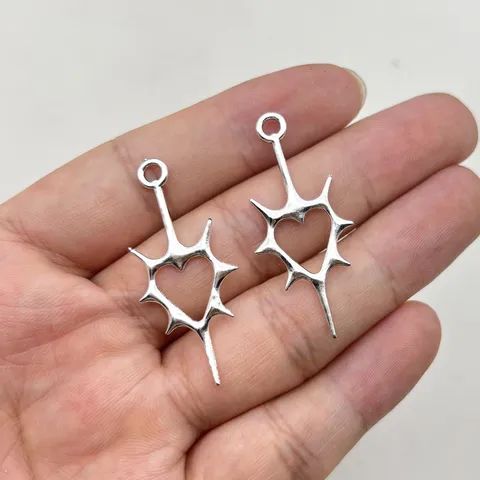 Breloques en Forme de Cœur à Épines en Alliage de Zinc Gothique Pendentif Cœur Argenté pour la Création de Bijoux DIY