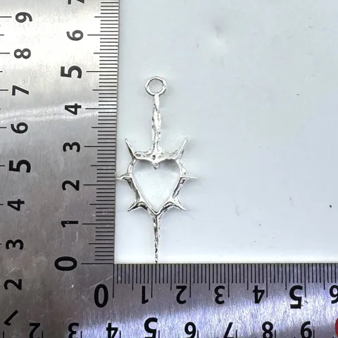 Breloques en Alliage Cœur d'Épines Ajouré Gothic Punk Accessoires de Bijoux en Alliage de Zinc DIY Pendentif Boucle d'Oreille Cœur Argent Breloque Métallique Style Dark