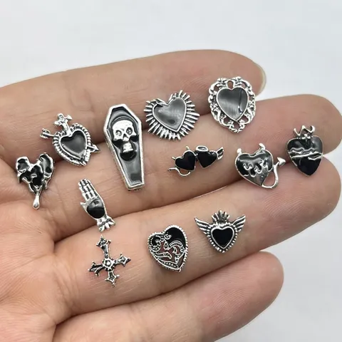 Rétro Gothique Halloween Alliage Huile Goutte Nail Art Charmoiries Crâne Cœur Croix DIY Décorations d'Ongles Accessoires de Bijoux