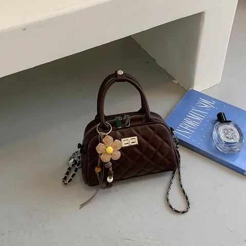 Women Vintage Quilted PU Leather Bowling Handbag Classic Shoulder Crossbody Bag Fashion Commute Bag With Flower Charm