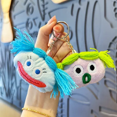 Süßer Plüsch Monster Schlüsselanhänger Skurriler Großmaul Alien Taschenanhänger Flauschige Gestopfte Puppe Schlüsselring Zubehör