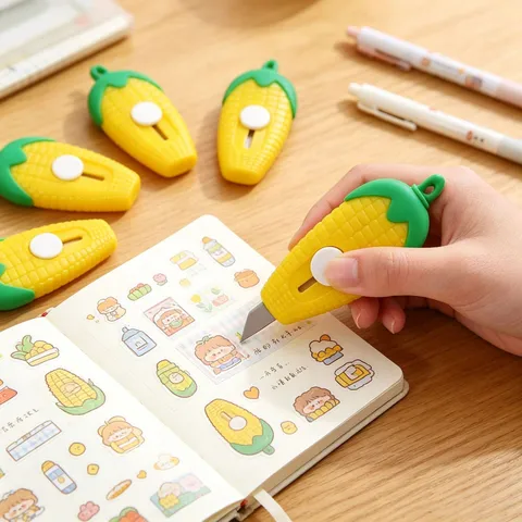 Mini Cutter en Forme de Maïs Portable Ouvre-Paquets pour Étudiants Design Mignon de Fruits Coupe-Papier Fournitures de Bureau