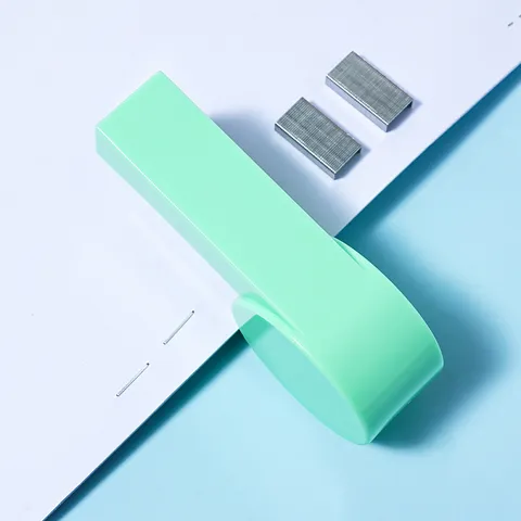 Tragbares Kraftsparendes Desktop-Heftgerät Macaron-Farbe Kunststoff Metall Heftgerät Für Büro Schule Zuhause Für 24/6 26/6 Klammern