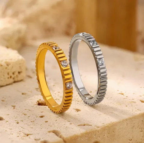 Minimalistische Roestvrijstalen Tandwieltextuur Strass Ring 18K Vergulde Band Ring Hoge Kwaliteit Stapelbare Sieraden Ring Voor Vrouwen