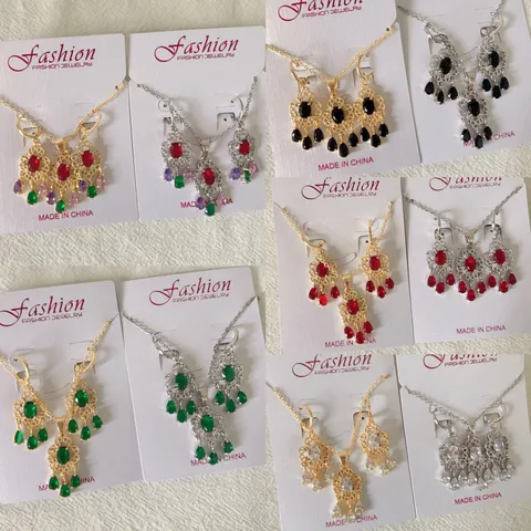 Set di Gioielli Francese Vintage in Rame Placcato Oro 18K Zirconia Acchiappasogni con Nappa Collana Orecchini per Donna