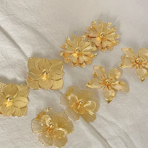 Orecchini a Forma di Petalo di Fiore in Acciaio Inossidabile Placcato Oro 18K per Donna Banchetto Stile Medio Orientale Gioielli Lussuosi